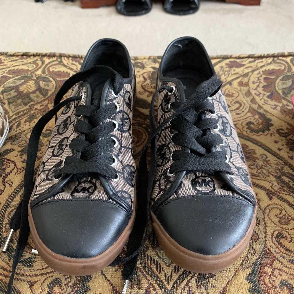Micheal Kors sneakers signature style